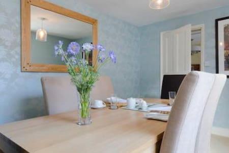 Number 5 Bed & Breakfast Рай Екстериор снимка